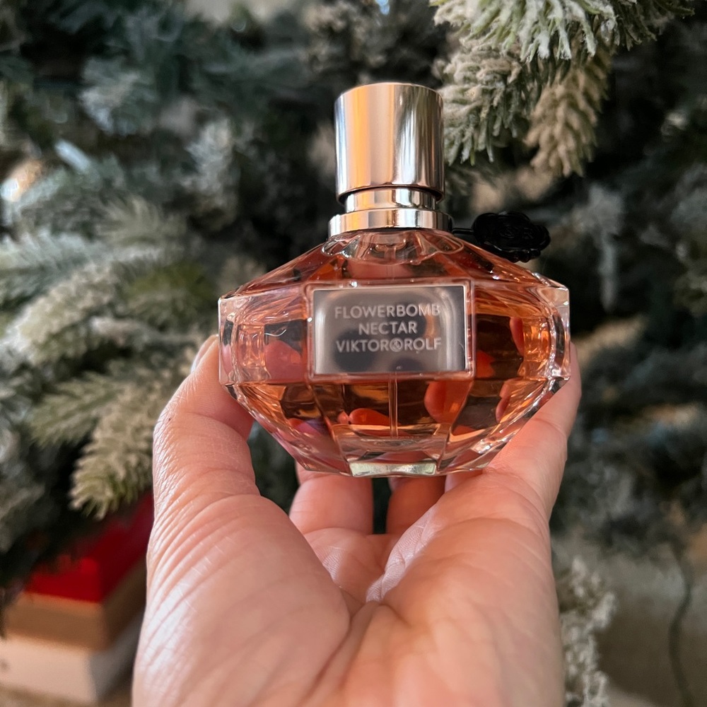 1.7 oz flower bomb perfume, slightly used. Selling due to a duplicate order